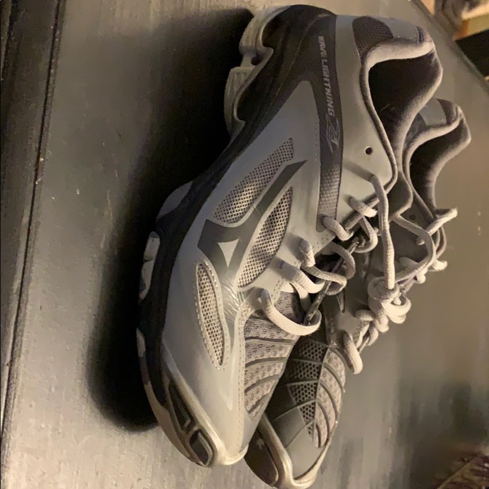 Mizuno Grey Court Shoes